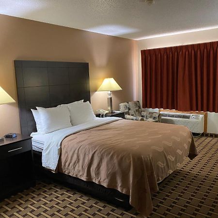 Quality Inn Morton At I-74 Εξωτερικό φωτογραφία