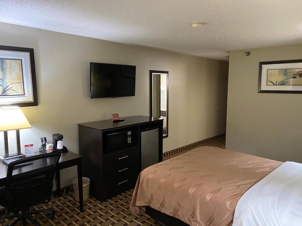 Quality Inn Morton At I-74 Εξωτερικό φωτογραφία