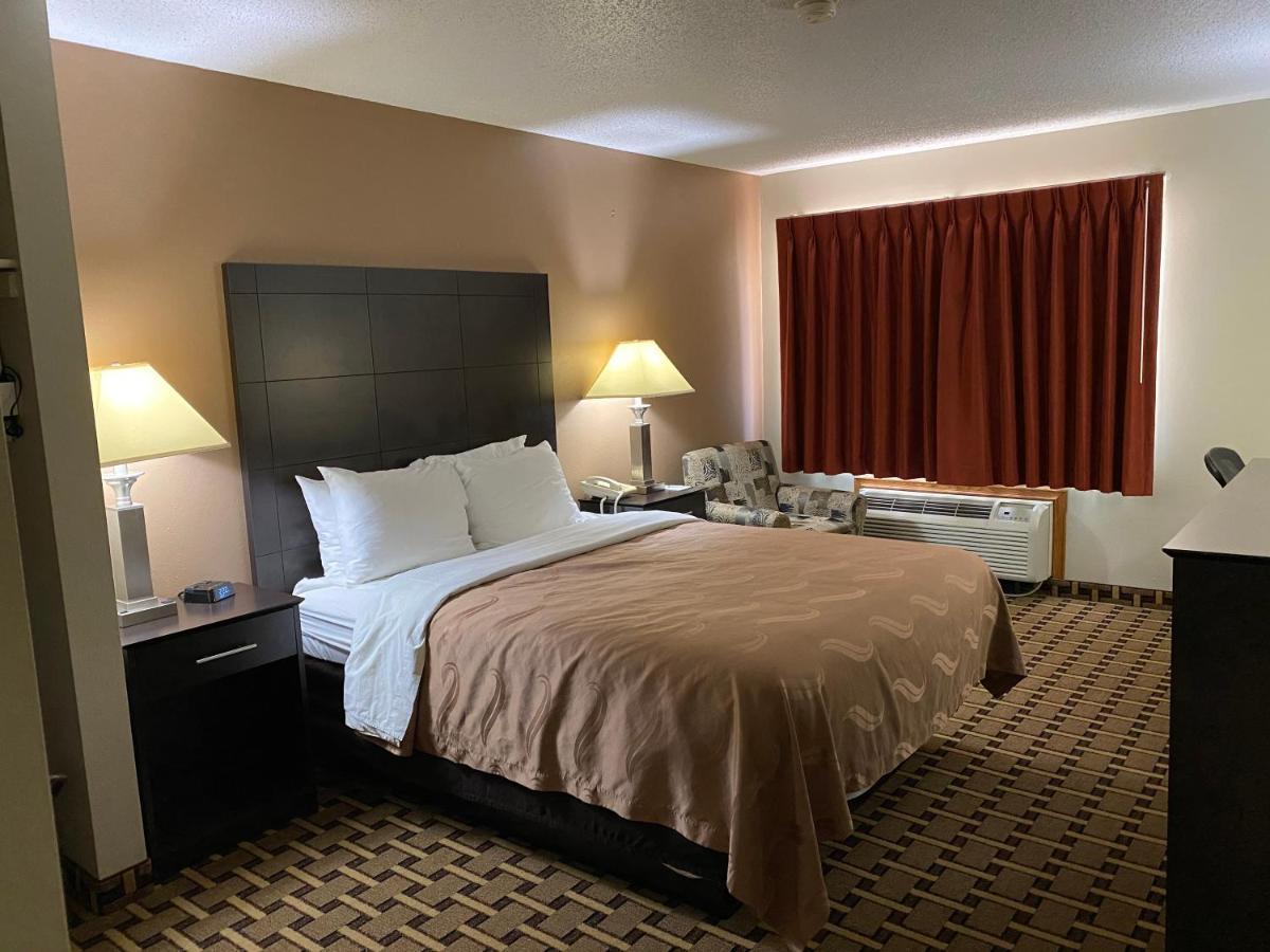 Quality Inn Morton At I-74 Εξωτερικό φωτογραφία