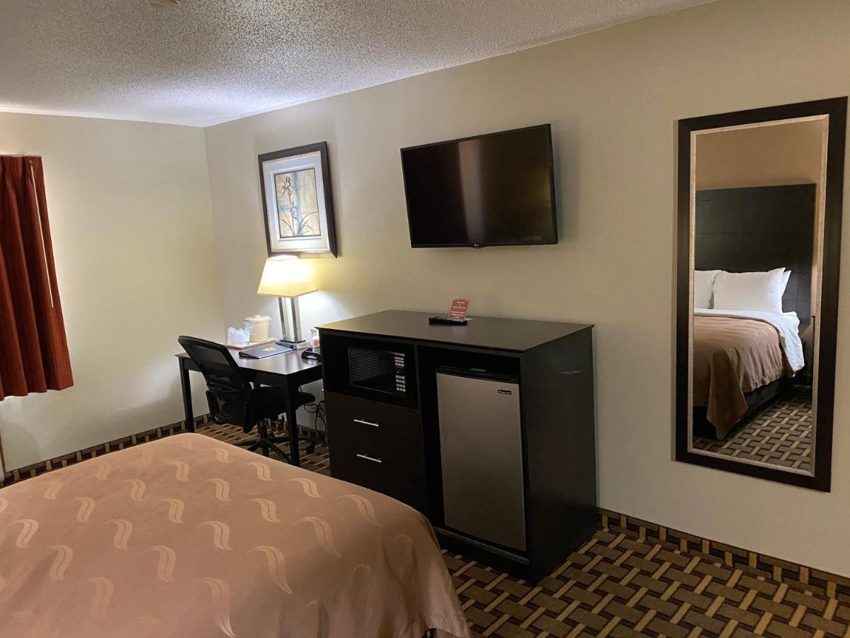 Quality Inn Morton At I-74 Εξωτερικό φωτογραφία