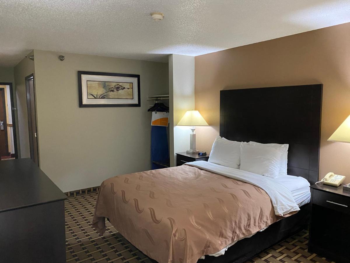 Quality Inn Morton At I-74 Εξωτερικό φωτογραφία