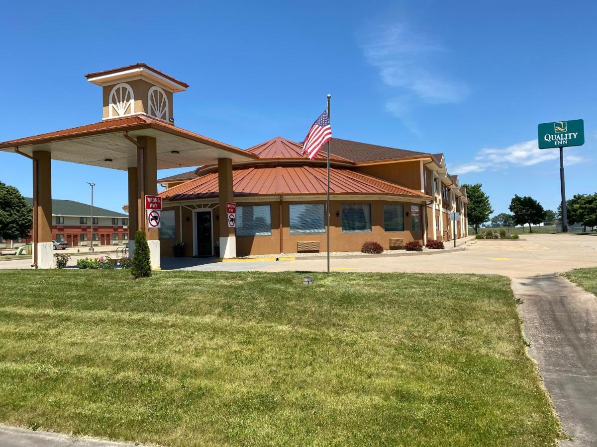 Quality Inn Morton At I-74 Εξωτερικό φωτογραφία