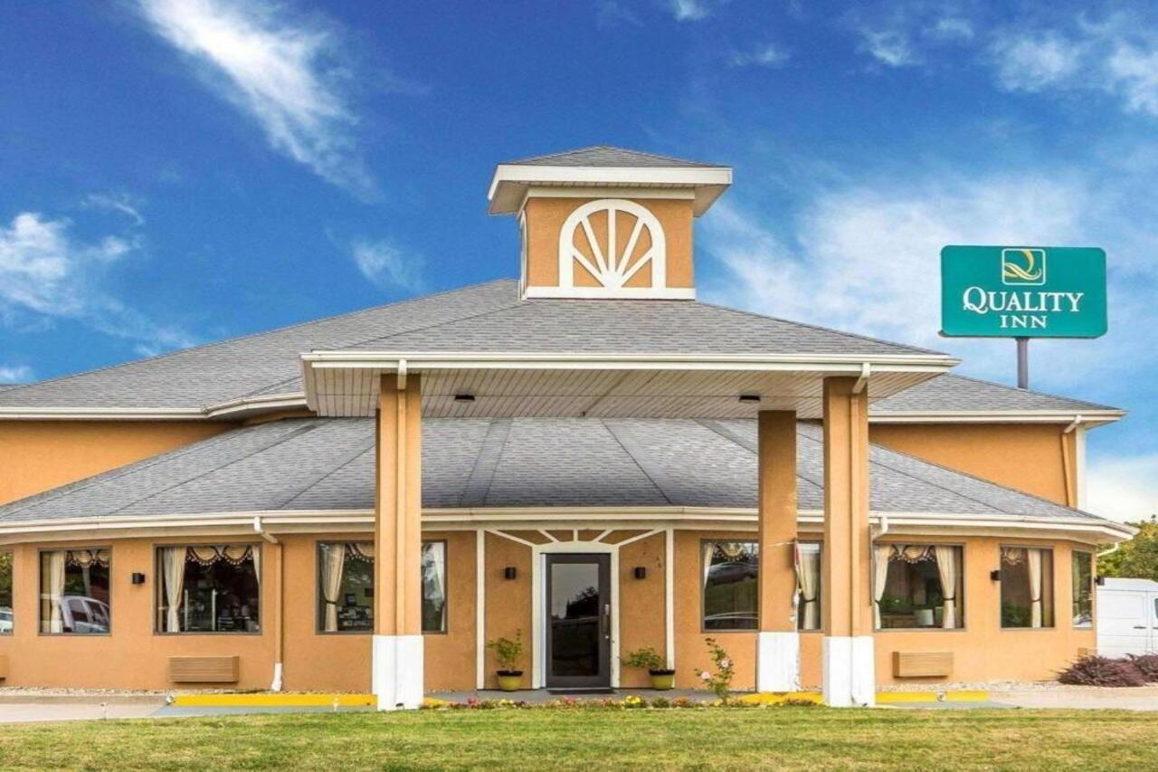 Quality Inn Morton At I-74 Εξωτερικό φωτογραφία