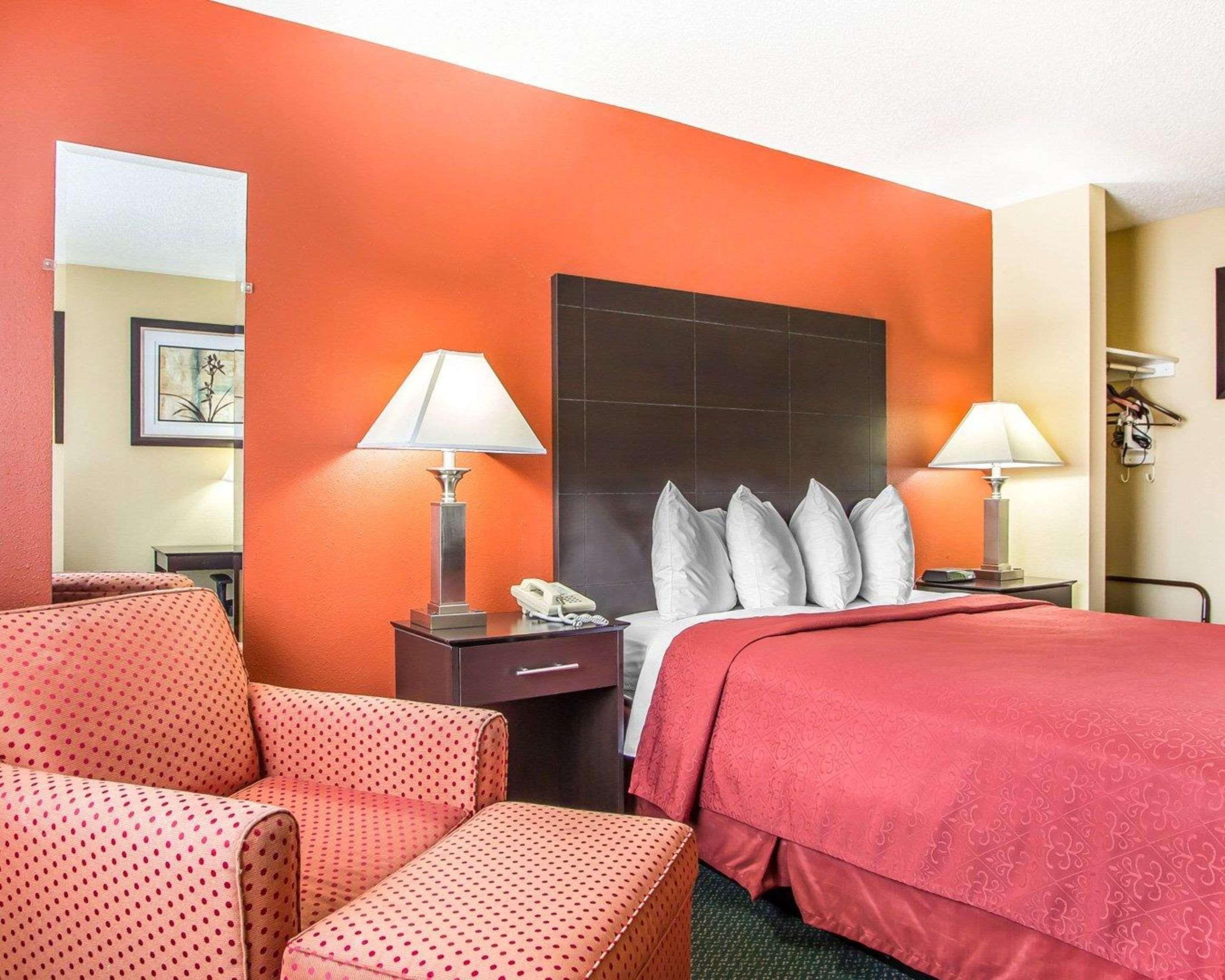 Quality Inn Morton At I-74 Εξωτερικό φωτογραφία