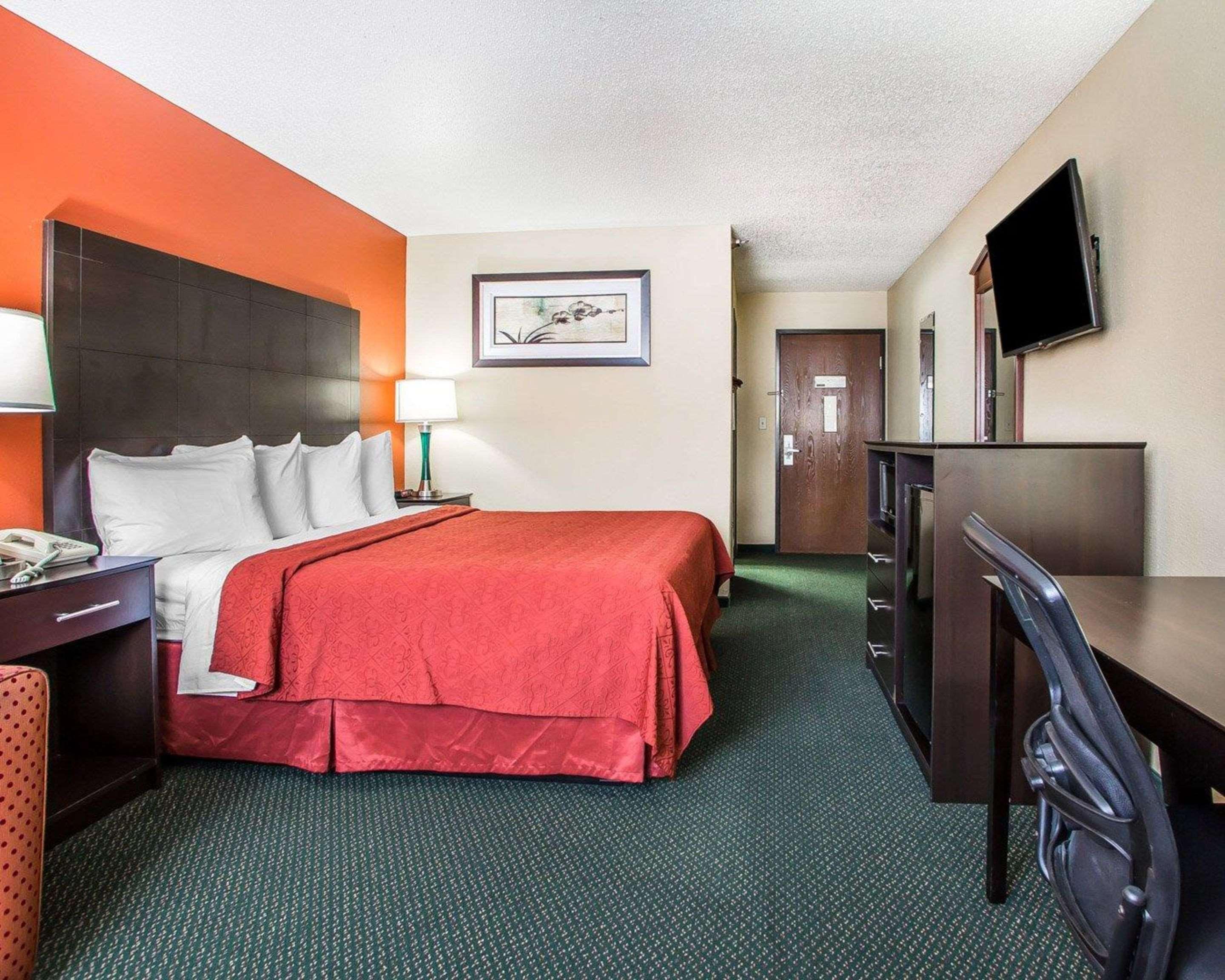 Quality Inn Morton At I-74 Εξωτερικό φωτογραφία