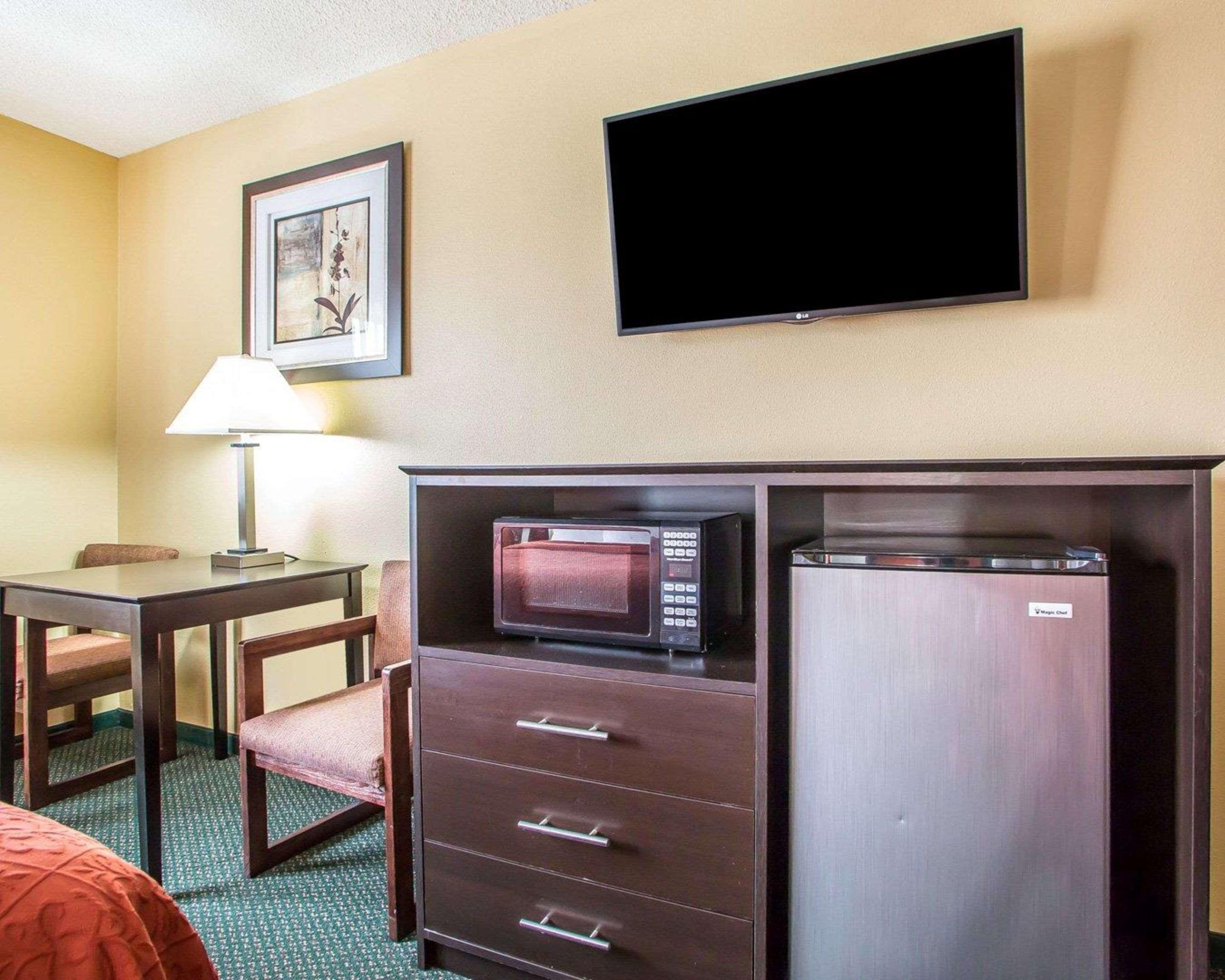 Quality Inn Morton At I-74 Εξωτερικό φωτογραφία