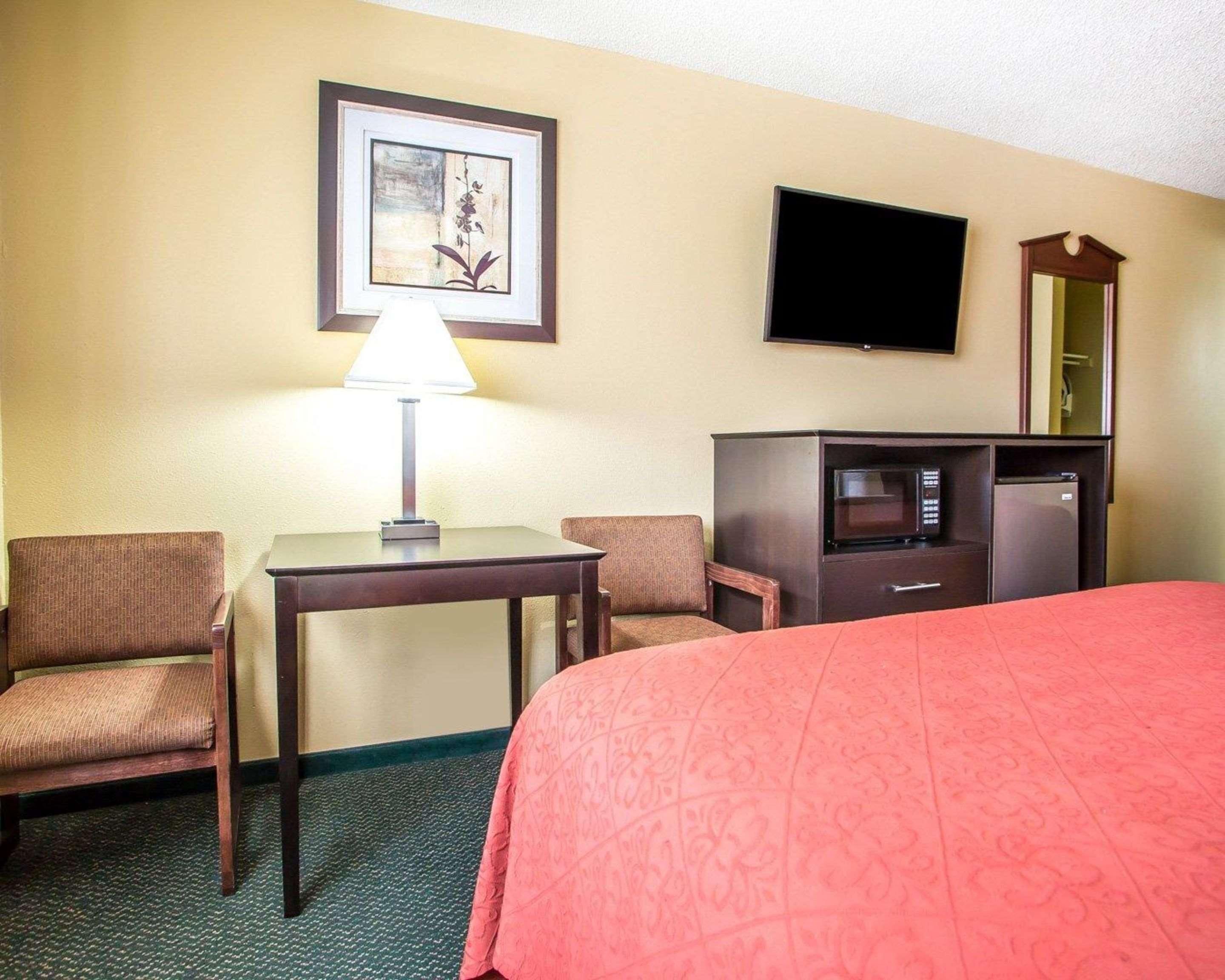 Quality Inn Morton At I-74 Εξωτερικό φωτογραφία