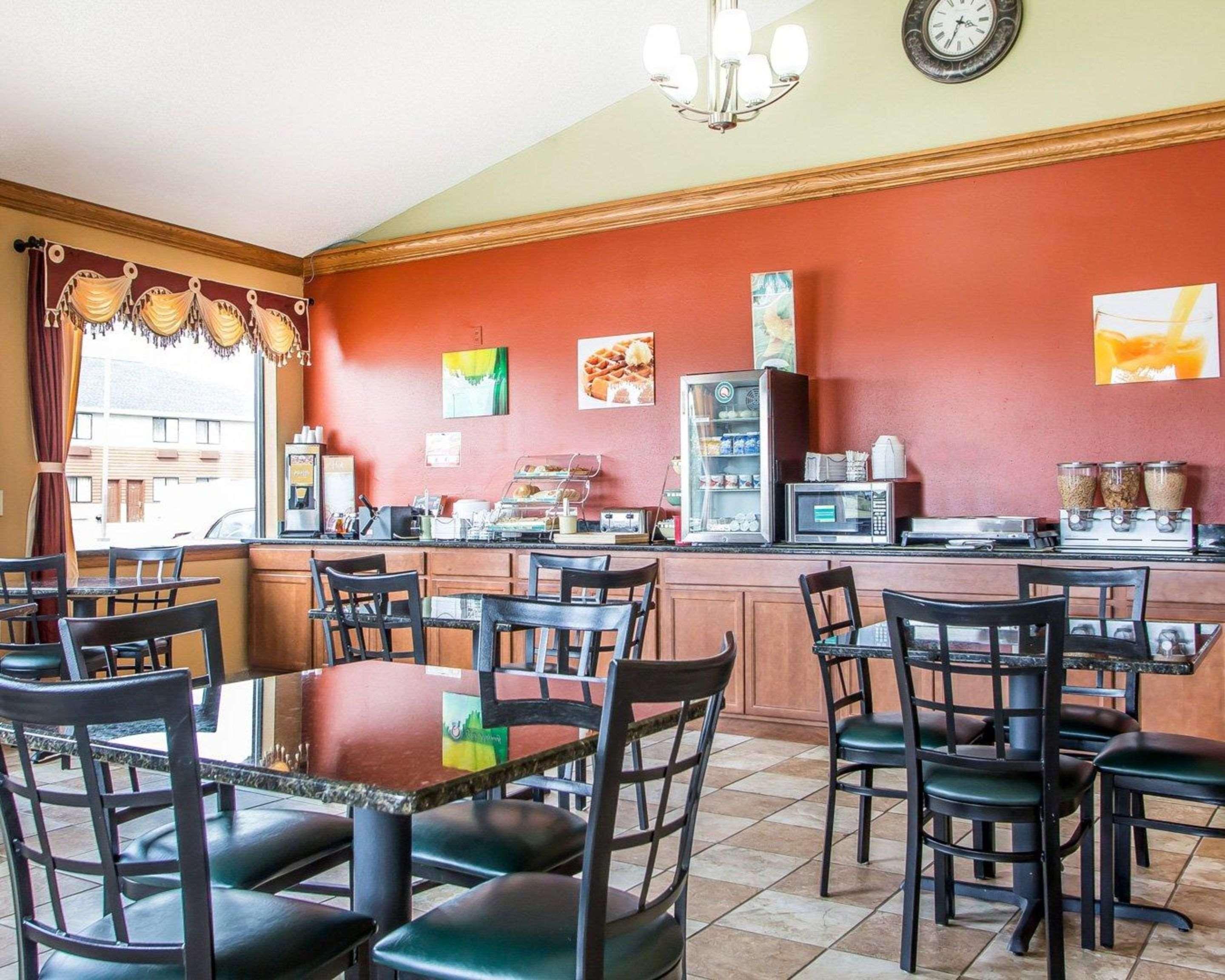 Quality Inn Morton At I-74 Εξωτερικό φωτογραφία