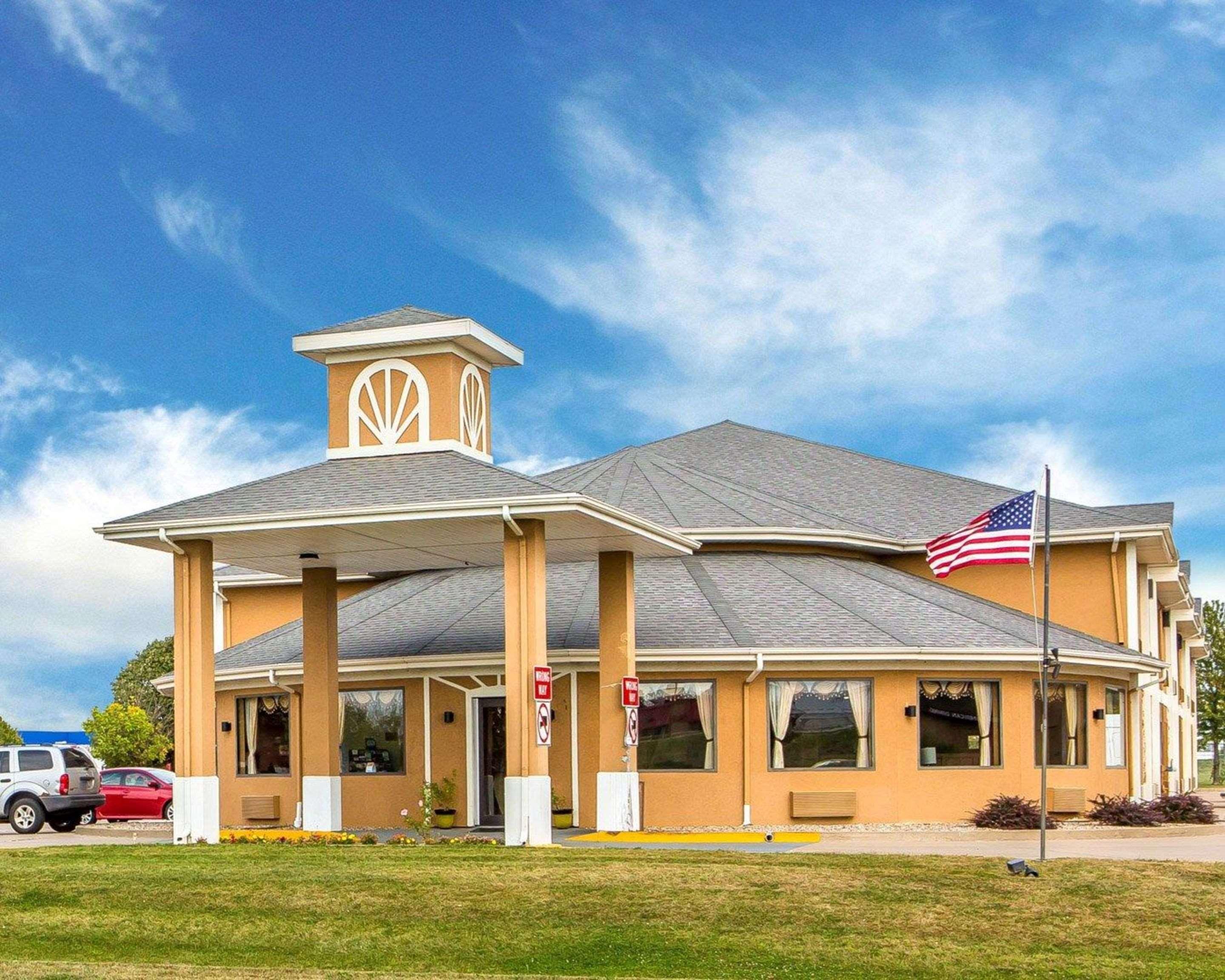 Quality Inn Morton At I-74 Εξωτερικό φωτογραφία