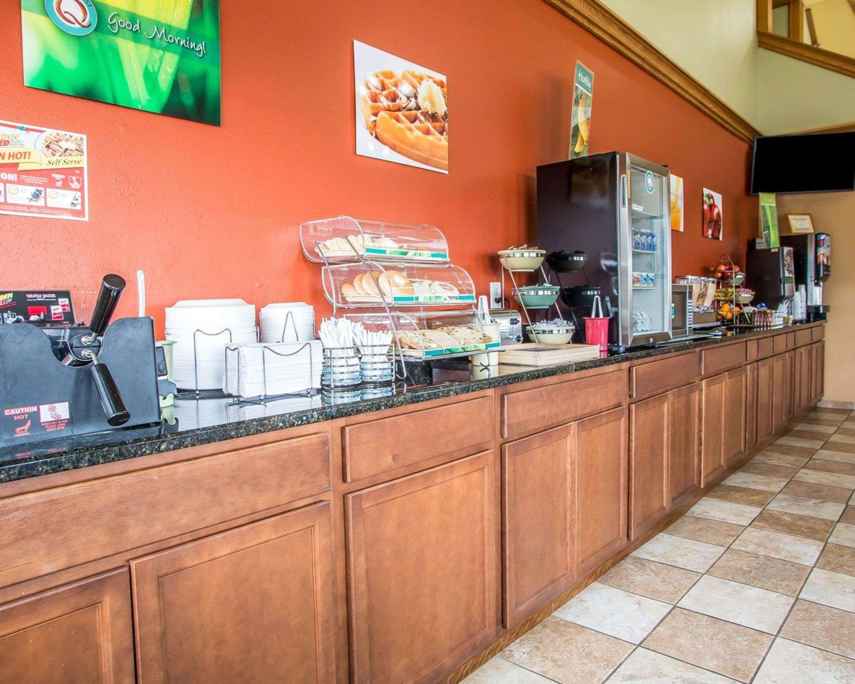 Quality Inn Morton At I-74 Εξωτερικό φωτογραφία