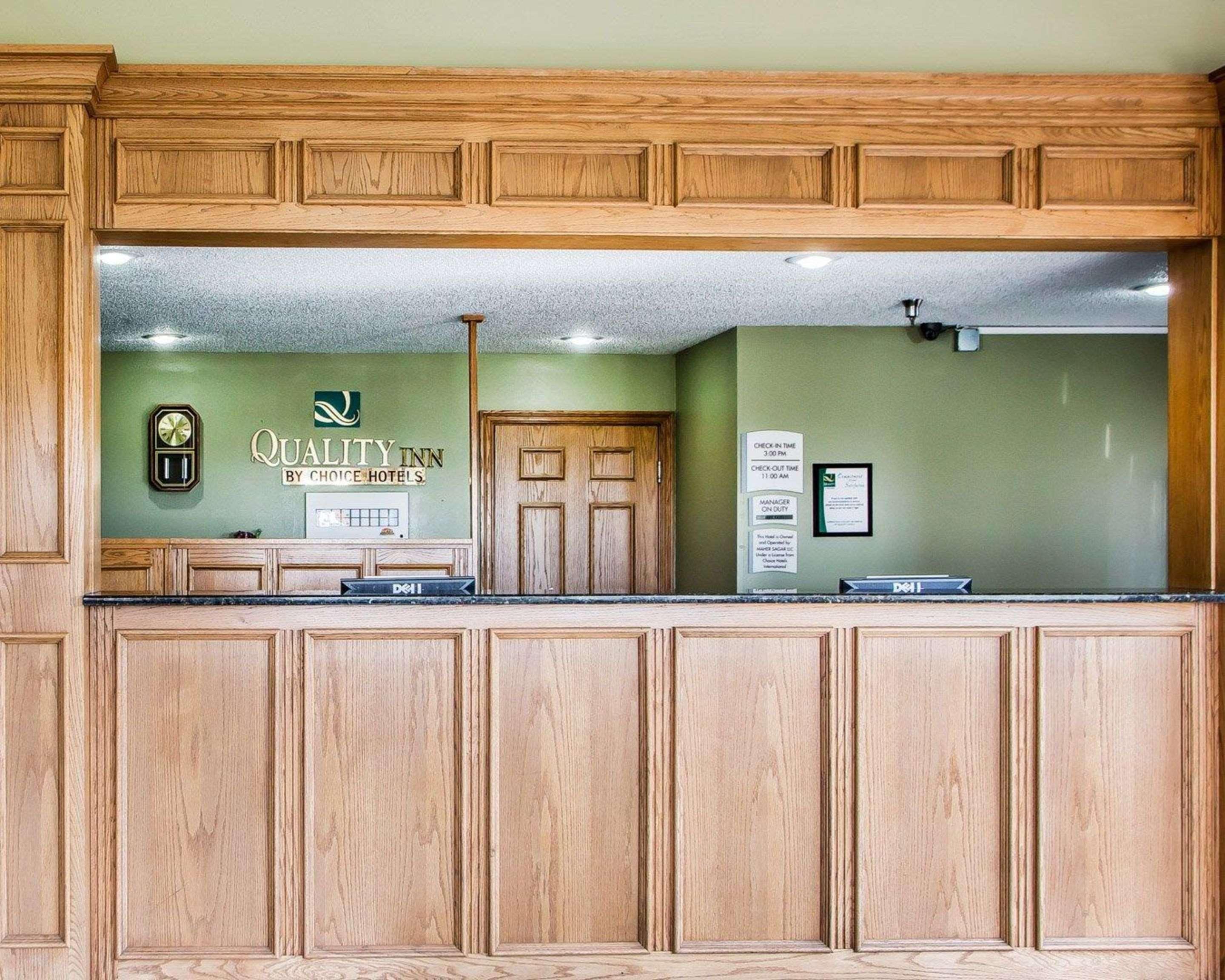 Quality Inn Morton At I-74 Εξωτερικό φωτογραφία