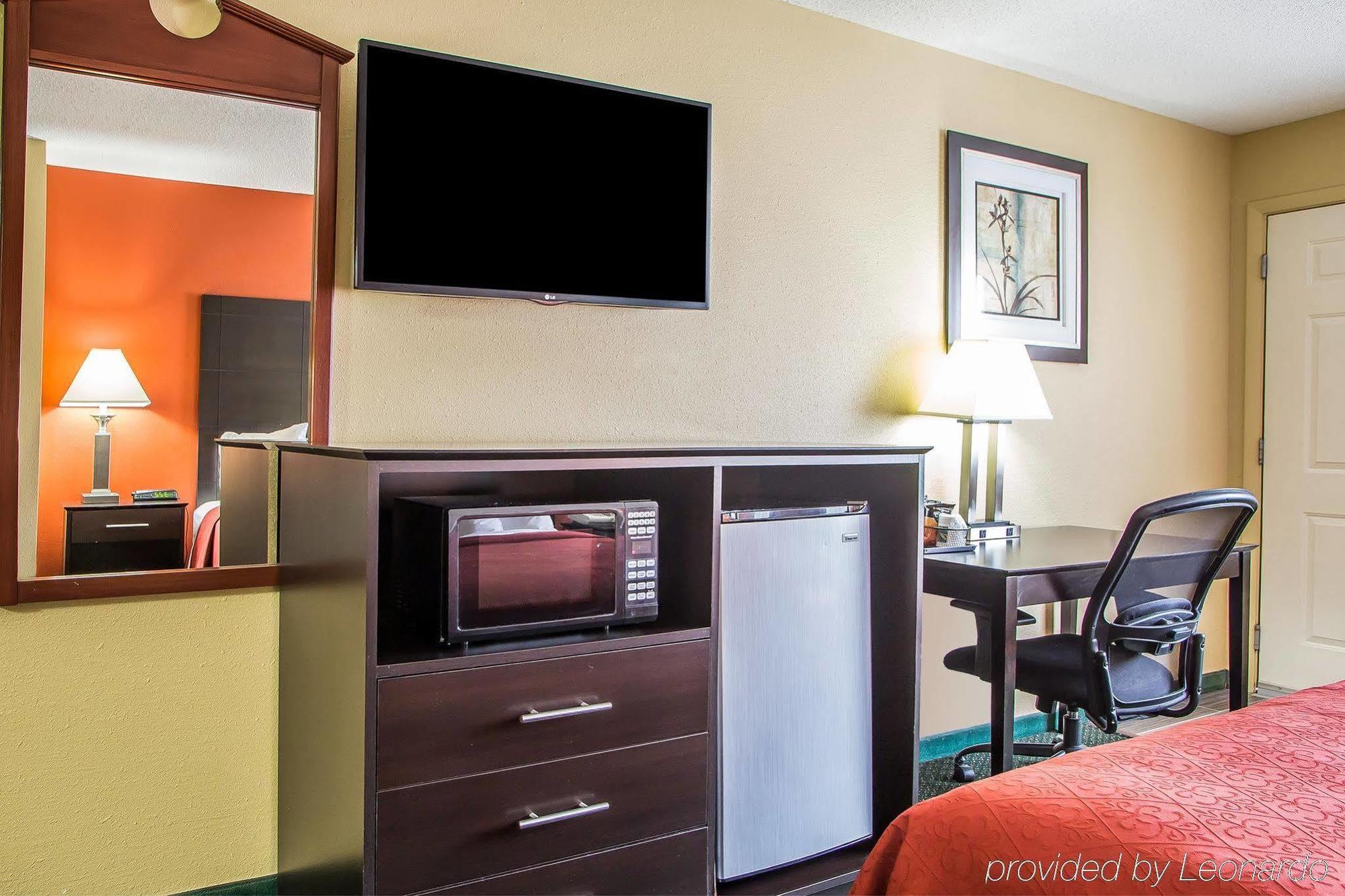 Quality Inn Morton At I-74 Εξωτερικό φωτογραφία