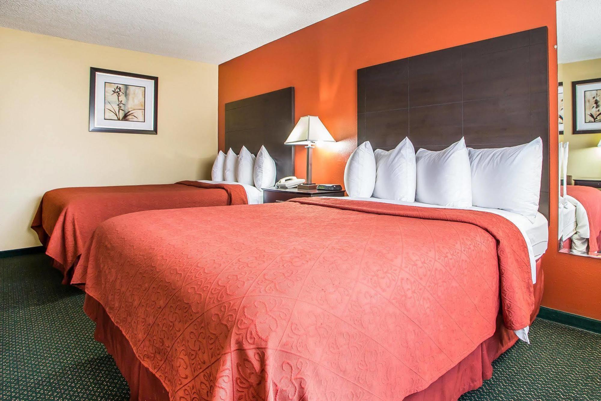 Quality Inn Morton At I-74 Εξωτερικό φωτογραφία