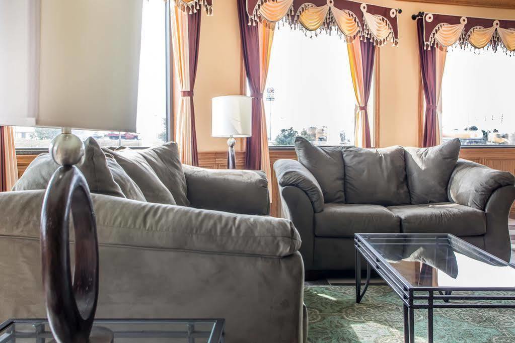 Quality Inn Morton At I-74 Εξωτερικό φωτογραφία