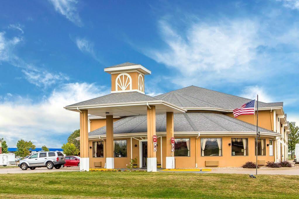 Quality Inn Morton At I-74 Εξωτερικό φωτογραφία